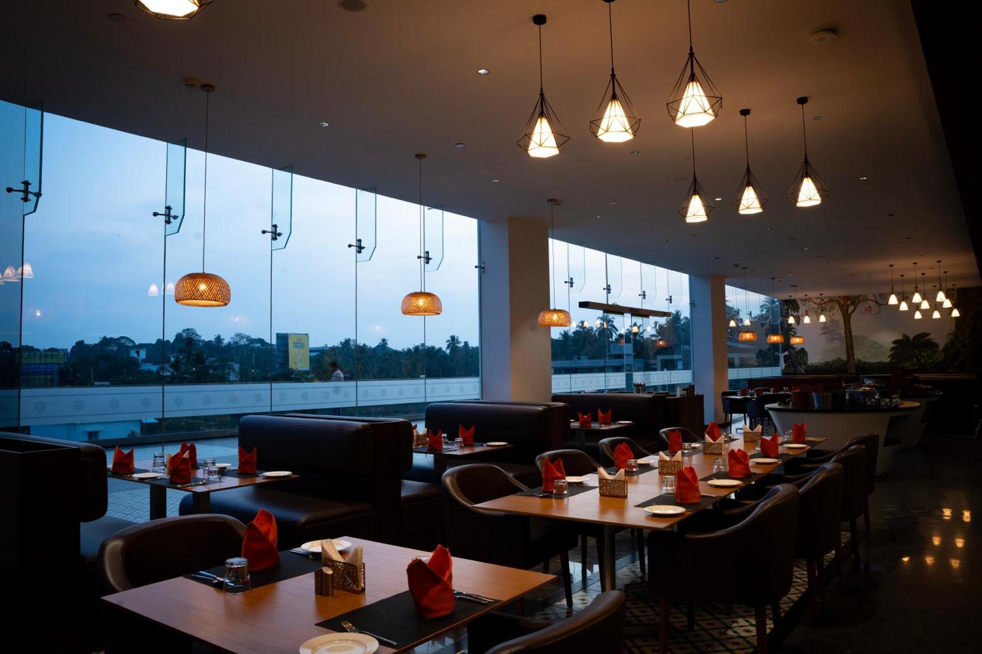 Gokulam Grand Kozhikode Hotell Exteriör bild